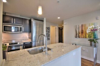 55 Page St, Unit 326 in San Francisco, CA - Foto de edificio - Building Photo