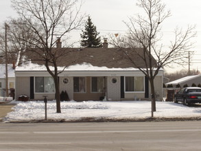 3 Duplexes in Wayne, MI - Foto de edificio - Building Photo