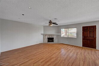 913 Falconhead Ln in Las Vegas, NV - Building Photo - Building Photo