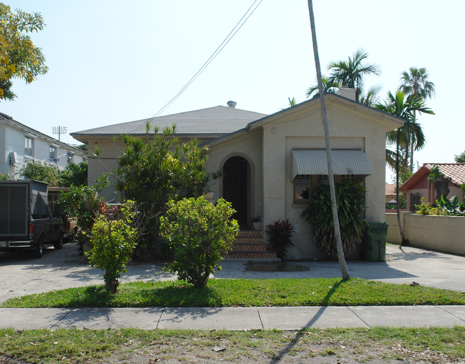 1863 NW 24th Ct in Miami, FL - Building Photo