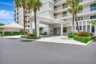 911 Ocean Dr in North Palm Beach, FL - Building Photo - Building Photo