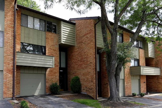 Paddock Village Apartments in Florissant, MO - Foto de edificio - Building Photo