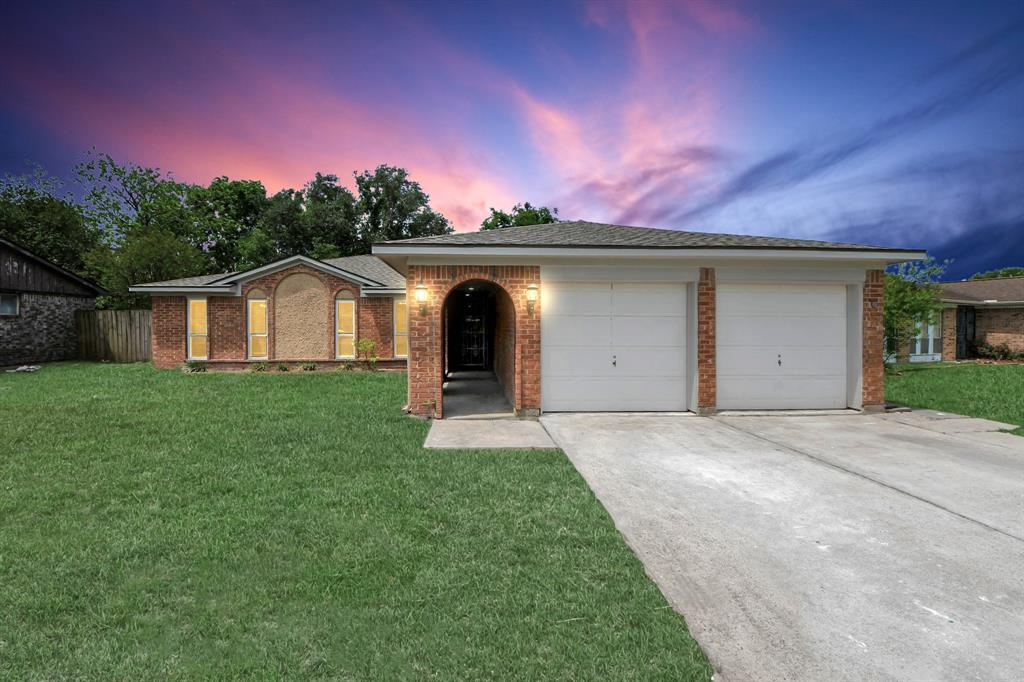10707 Shannon Hills Dr in Houston, TX - Foto de edificio