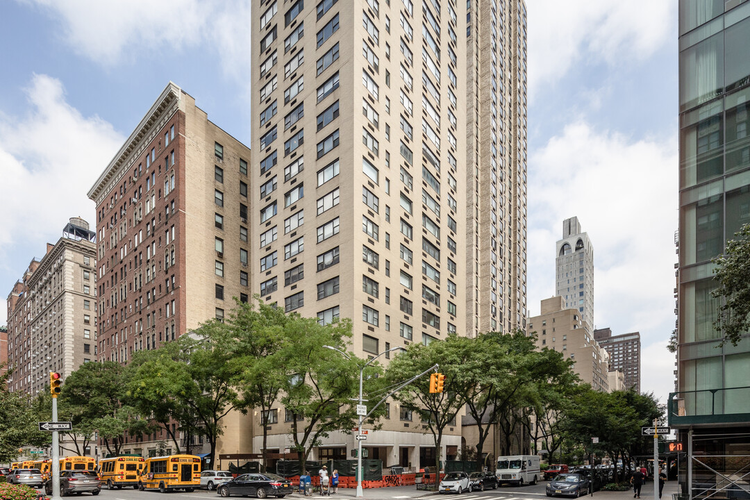 The Carlton Park Cooperative in New York, NY - Building Photo