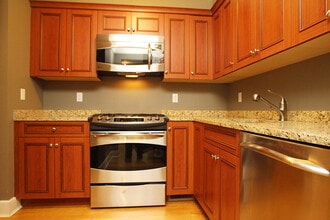 109 Forest St in Stamford, CT - Building Photo - Building Photo