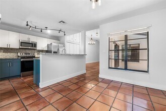 2934 W Trade Ave in Miami, FL - Building Photo - Building Photo