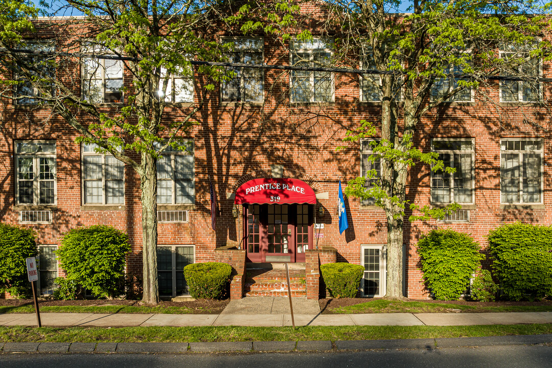 Prentice Place in Berlin, CT - Foto de edificio