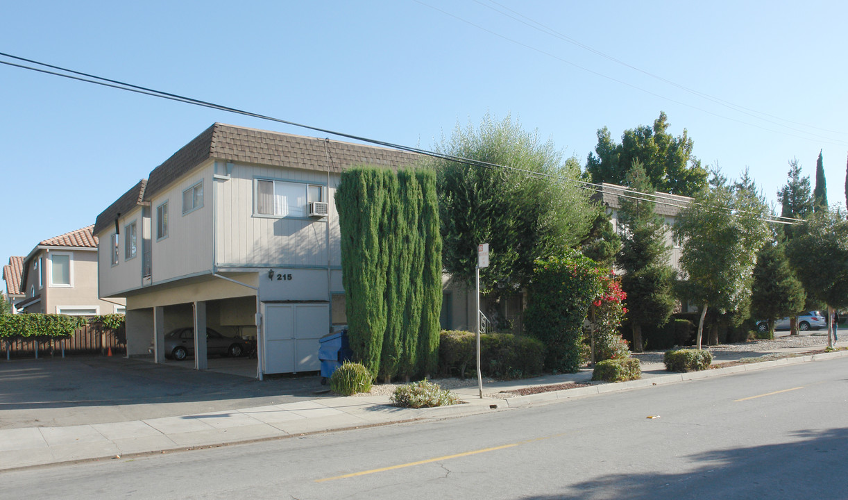 215 W Olive Ave in Sunnyvale, CA - Building Photo