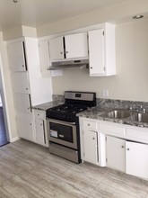 4334 W 130th St in Hawthorne, CA - Foto de edificio - Building Photo