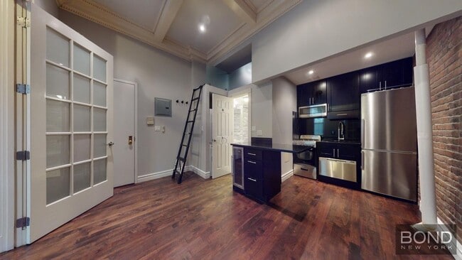 property at 350 W 21st St