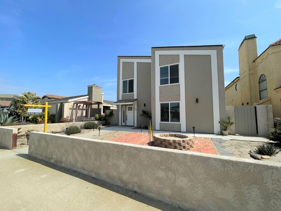 5344 Beachcomber St in Oxnard, CA - Building Photo