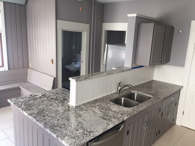 1076 Ashland Ave in St. Paul, MN - Foto de edificio - Building Photo