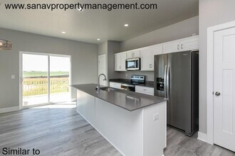17124 Larkspur Ln in Urbandale, IA - Building Photo - Building Photo