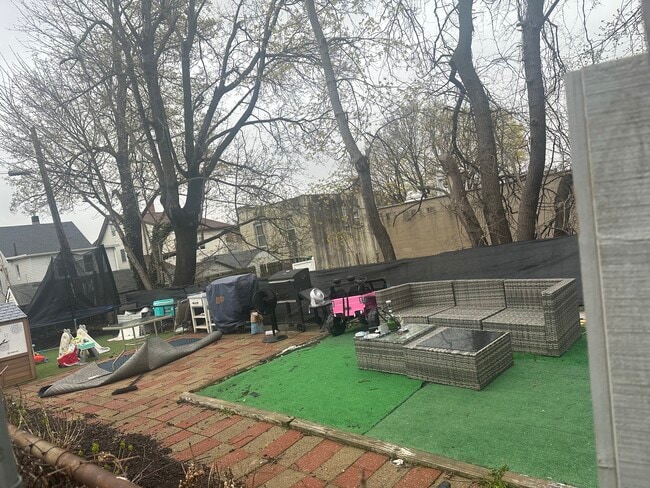 21 Drake Ave, Unit 1FL