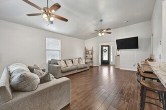 3902 Cary Creek Dr in Baytown, TX - Building Photo - Building Photo