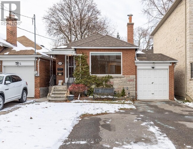 property at 222 Joicey Blvd