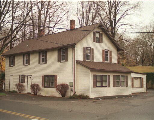 84 N Salem Rd in Ridgefield, CT - Foto de edificio