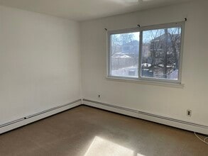 26 Rose Ln, Unit Side Apt in Staten Island, NY - Foto de edificio - Building Photo