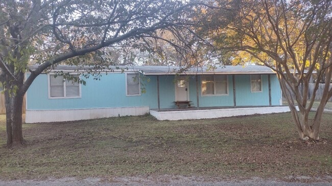 1024 Pawnee Trail in Granbury, TX - Building Photo - Building Photo