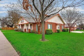 300-306 E Main St in Lancaster, TX - Building Photo - Building Photo