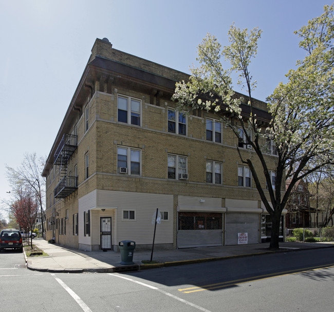 359 N Maple Ave in East Orange, NJ - Building Photo - Building Photo