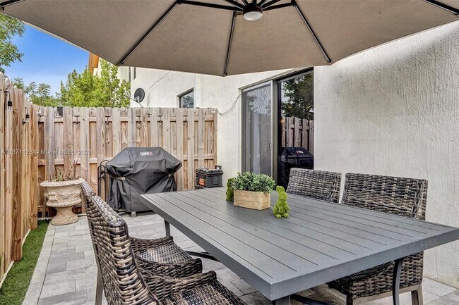 10437 NW 82nd St, Unit 5 in Doral, FL - Building Photo - Building Photo