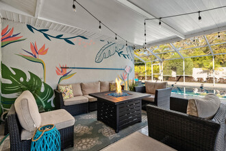 233 E Overbrook St in Largo, FL - Foto de edificio - Building Photo