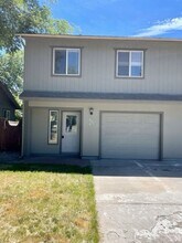 845 NW Ogden Ave, Unit A in Bend, OR - Building Photo - Building Photo