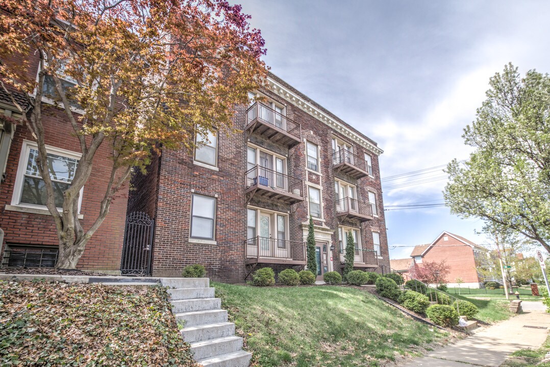 1642 S 39th St-Unit -2N in St. Louis, MO - Foto de edificio