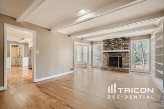 9400 N Lake Dr in Roswell, GA - Building Photo - Building Photo