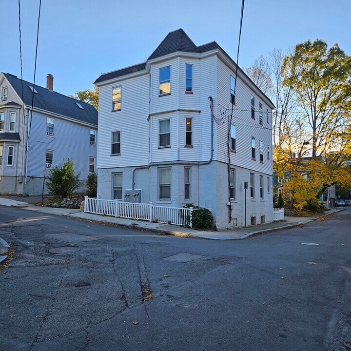 14 Smythe St in Brookline, MA - Building Photo