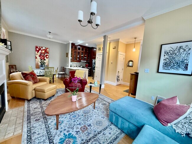 381 Huron Ave, Unit A