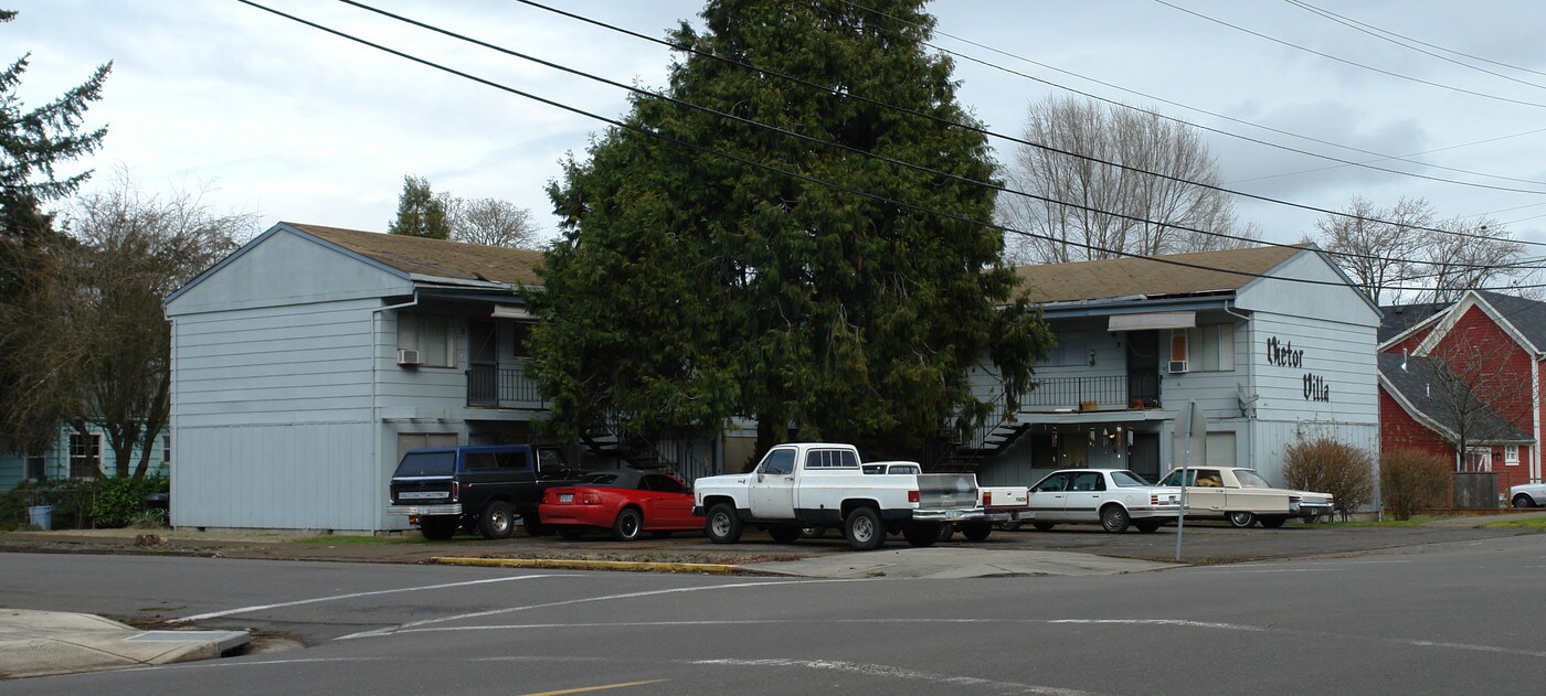 Vietor Villa in Junction City, OR - Building Photo