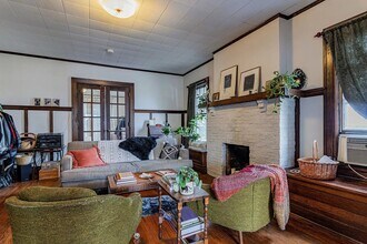 602 S Broadway Ave, Unit 1 in Urbana, IL - Foto de edificio - Building Photo