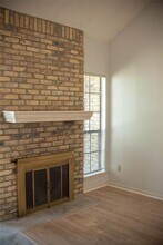 10819 Crown Colony Dr in Austin, TX - Foto de edificio - Building Photo