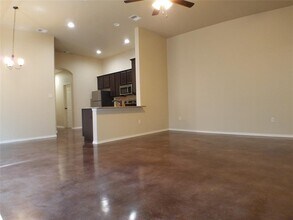 119 Samuel Dr in Buda, TX - Foto de edificio - Building Photo