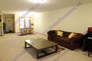 1804B Glenwood Oaks Ct in Urbana, IL - Building Photo