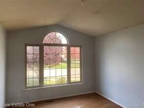 39206 Silverthorne Bend in Farmington Hills, MI - Building Photo - Building Photo