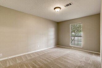 6407 Crestside Dr in Pasadena, TX - Building Photo - Building Photo