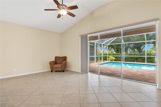 2730 Brightside Ct in Cape Coral, FL - Foto de edificio - Building Photo