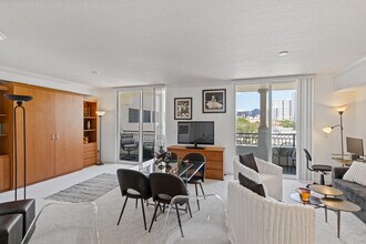 600 S Dixie Hwy in West Palm Beach, FL - Building Photo - Building Photo