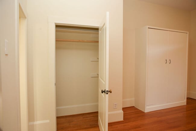 817 N Elm St, Unit A in Greensboro, NC - Building Photo - Building Photo