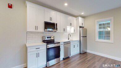 2 Center St in Southington, CT - Building Photo - Building Photo