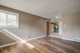 204 Mildred Ln E in Benbrook, TX - Building Photo - Building Photo