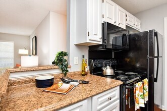 Shadow Creek Apartments in Anderson, SC - Building Photo - Building Photo