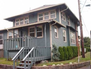 Waverly Village Apartments in Portland, OR - Building Photo - Building Photo