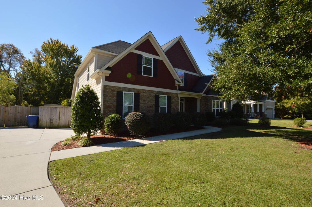 201 Marsh Island Dr in Cedar Point, NC - Building Photo