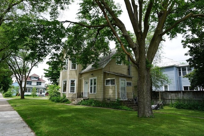 1502 Wood St in La crosse, WI - Building Photo - Building Photo