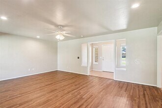 101 W Vail Dr in Yukon, OK - Building Photo - Building Photo