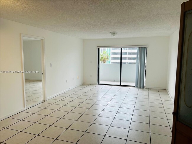 6725 Harding Ave in Miami Beach, FL - Building Photo - Building Photo